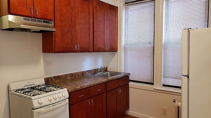 1st image of 2525 44th St APT 1R