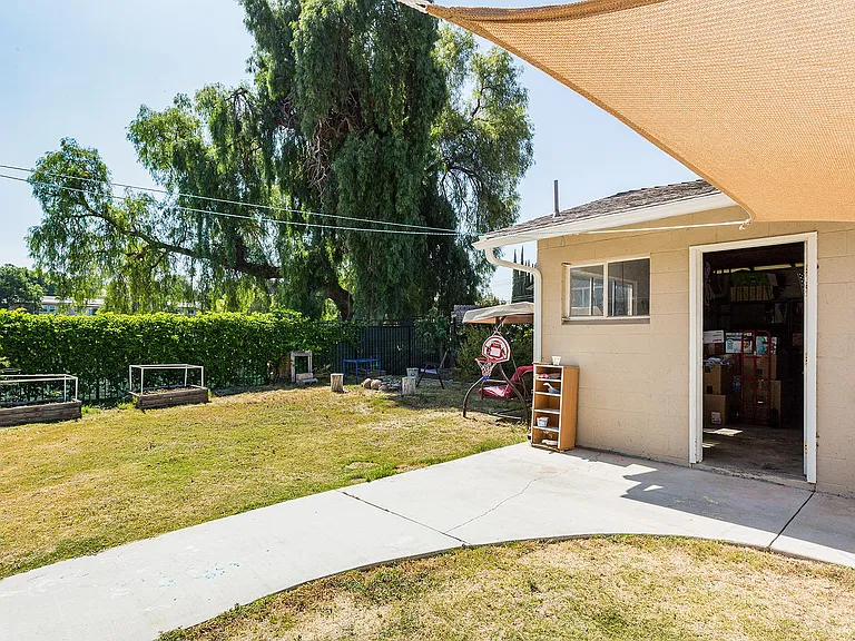 1086 Appleton Rd — Photo 4