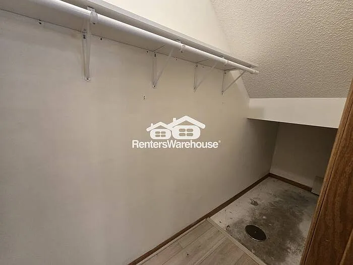 1945 Mockingbird Ave — Photo 9