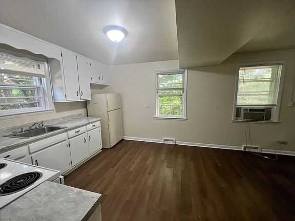 2nd image of 1919 Swanson Dr APT 4