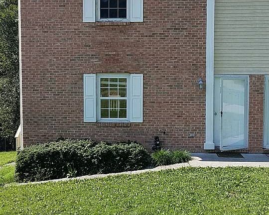 2nd image of 134 Oak Ln