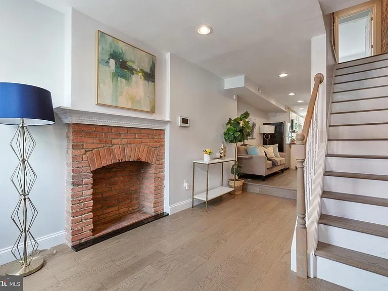 1708 Latrobe St — Photo 7