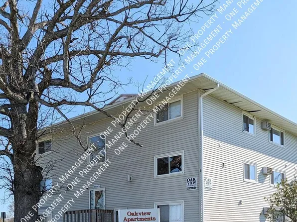 100 Oak St #19, Hiawatha, IA 52233