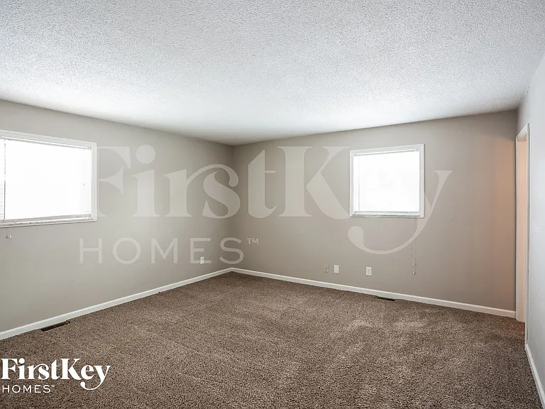 439 Fox Cir — Photo 7