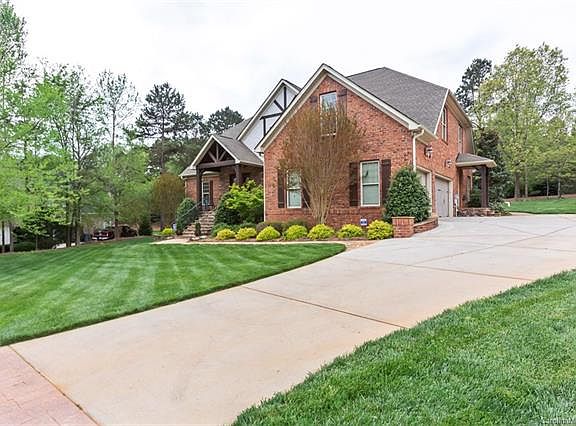 3rd image of 6211 Fox Chase Dr