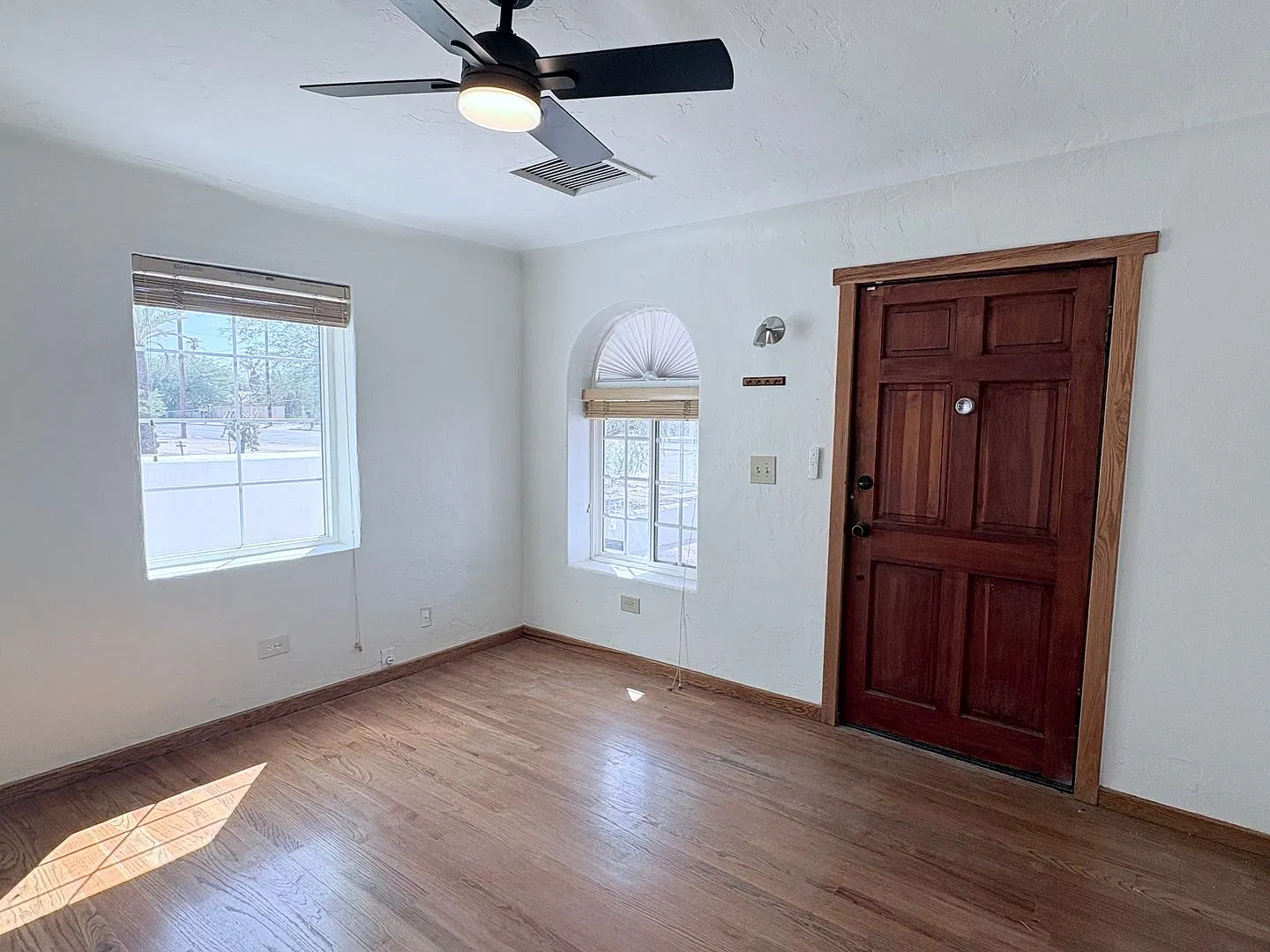 Charming 3Bed/2Bath in central Palo Verde Neighborhood — Photo 2