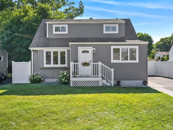 202 Austin Ave, Old Bridge, NJ 08857