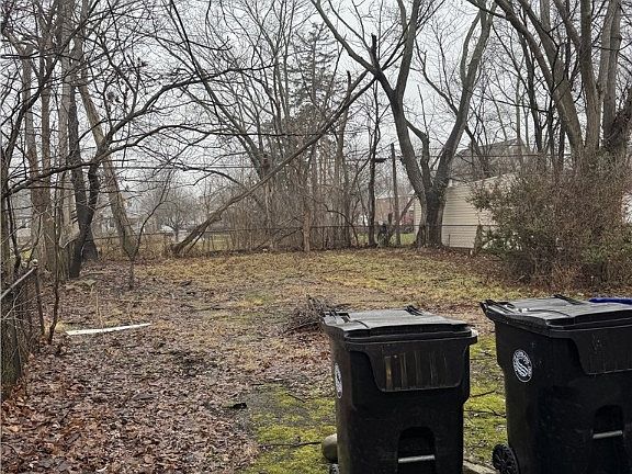 3rd image of 3272 E 130th St