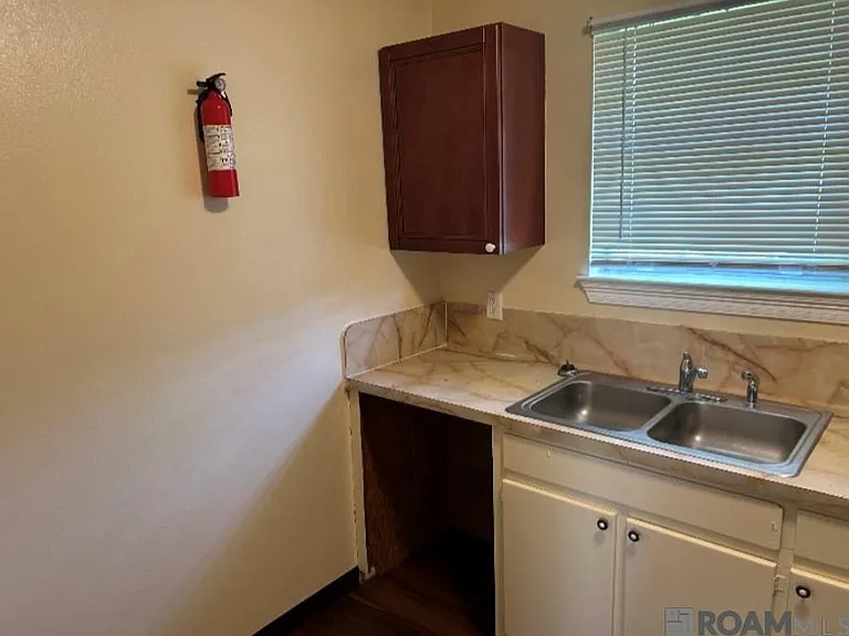 2203 Fairchild St — Photo 3