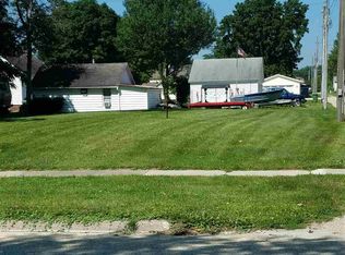 214 7th St SW, Waverly, IA 50677