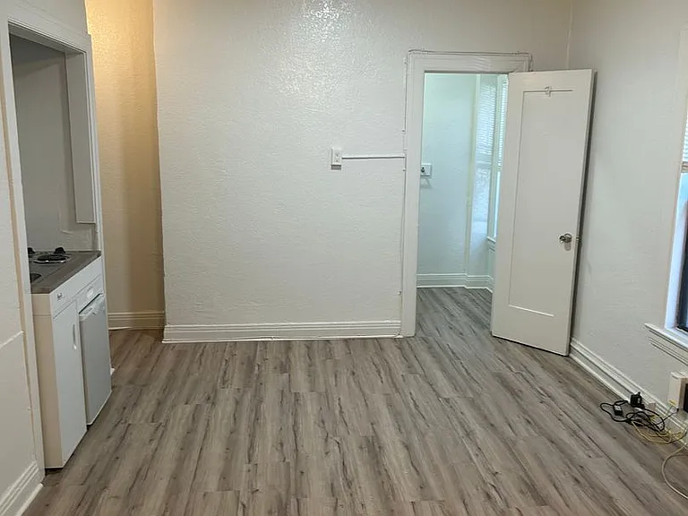 The Blackstone Apartments — Photo 16