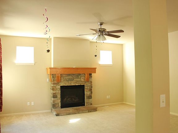 Living area with Gas fireplace
