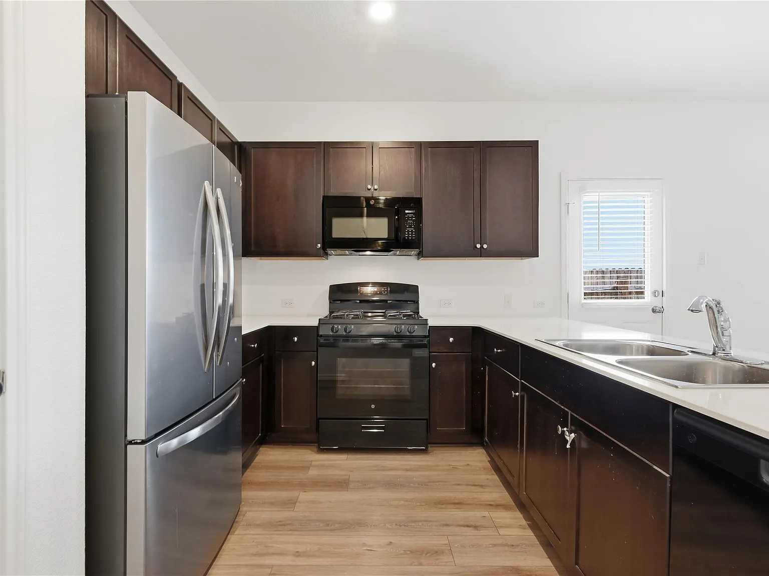 3 bed, 2.0 bath, 1276 sqft, $1,550 — Photo 3