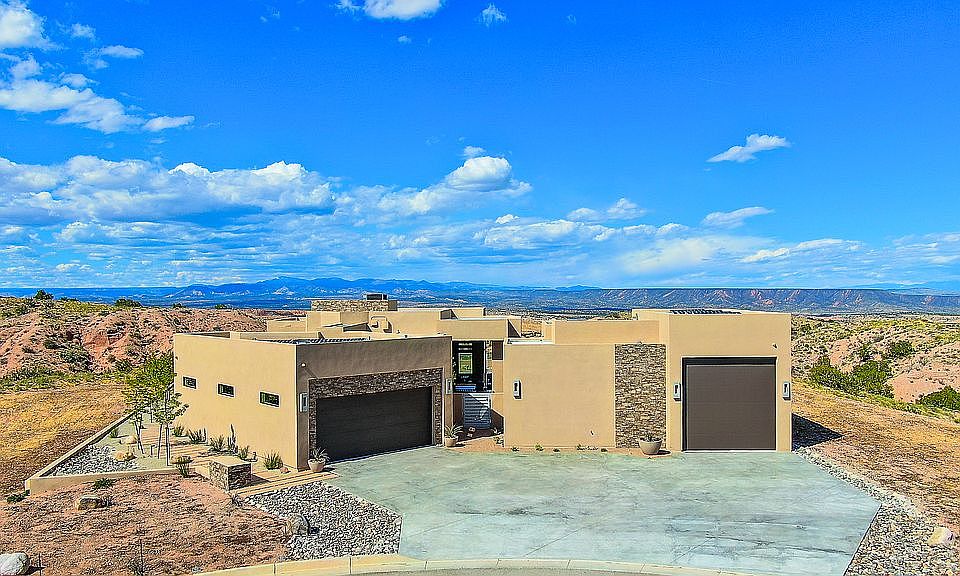 2nd image of 6017 Ridgeline Pl NE