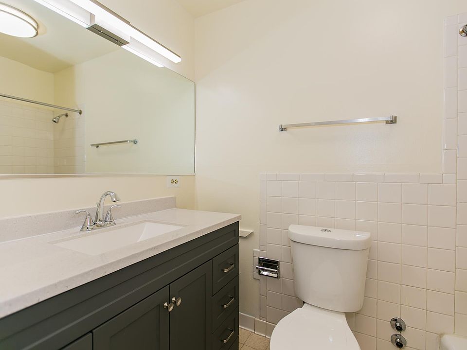 1st image of 1356 N Dearborn St #102