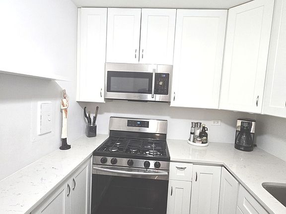5th image of 2920 N Harlem Ave APT 4B