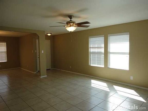 4th image of 4015 Privet Pl