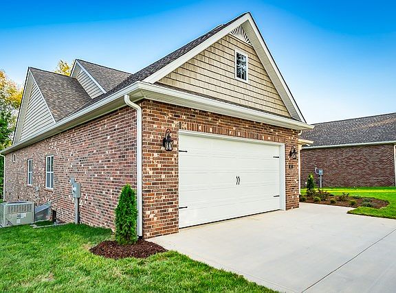 3rd image of 851 Breeding Ave
