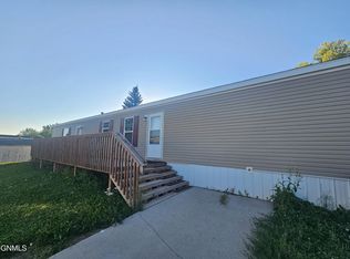 1006 Parkway Dr, Williston, ND 58801