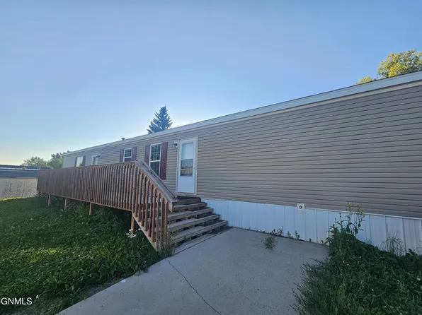 1006 Parkway Dr, Williston, ND 58801