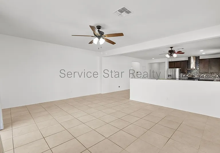 7309 S 12th Dr — Photo 10