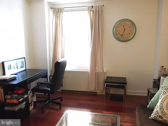 5th image of 219 S 18th St #1416