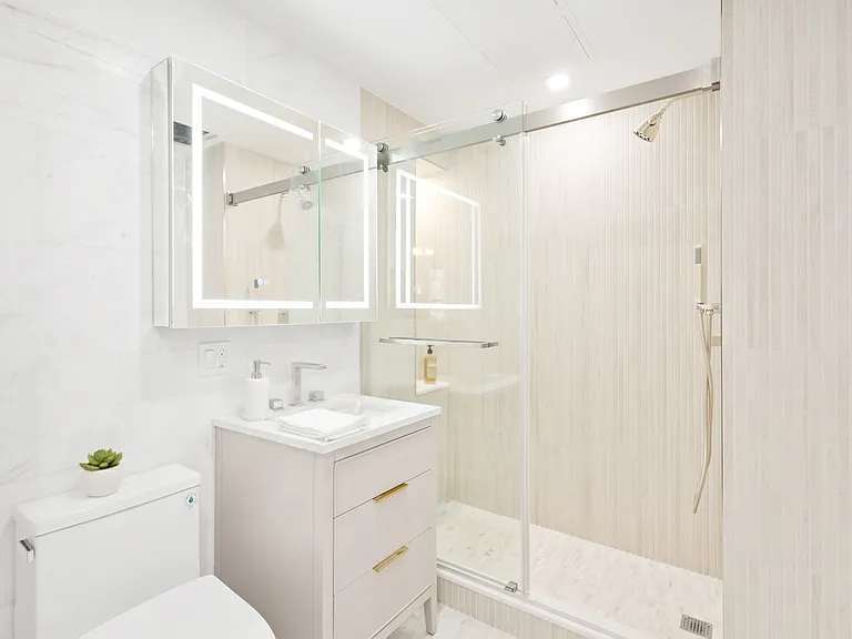 90 Nassau St #5 — Photo 8