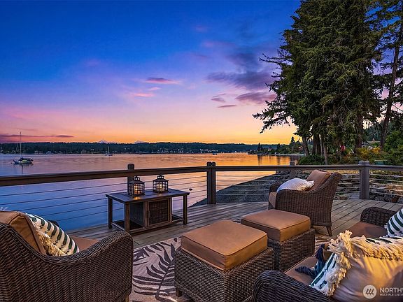 4th image of 17011 Lemolo Shore Drive NE