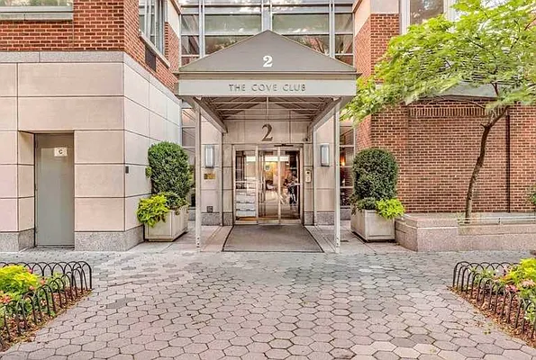 Sold by Triplemint | media 18