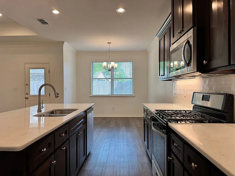 3704-3784 Cottage Park Cir — Photo 15