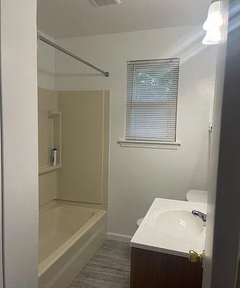 932 Alexandria Dr — Photo 10