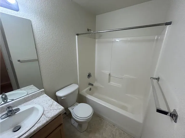 102 W Mesa Ave #B — Photo 6