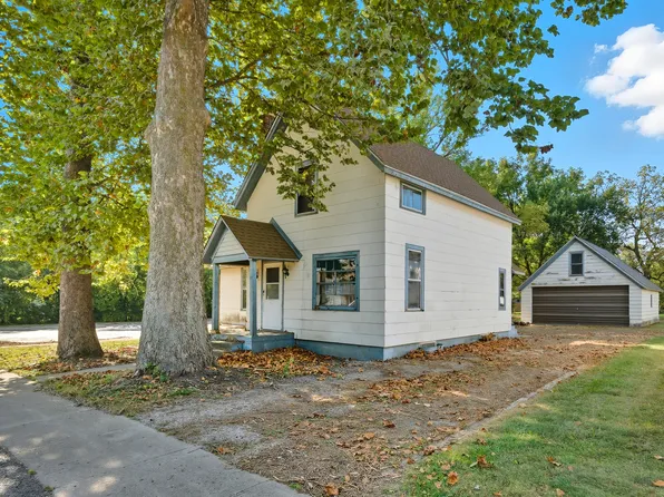 19 E Benton St, Oswego, IL 60543