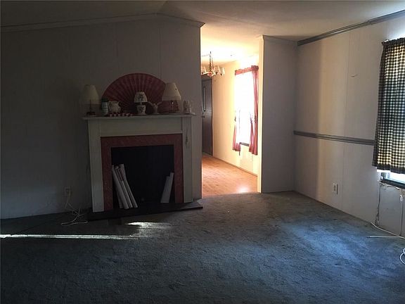 3rd image of 210 Sunset Dr