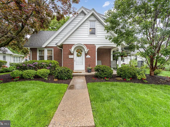 29 Maple Ave, Hershey, PA 17033
