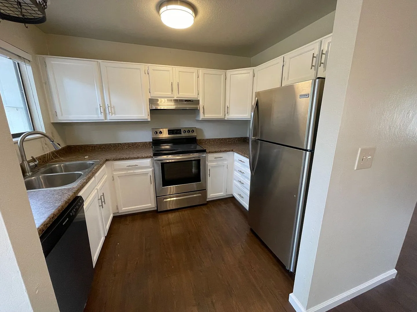 Centaur Village 3 Bedroom/2 Bath Newly Updated, Huge Yard — Photo 1