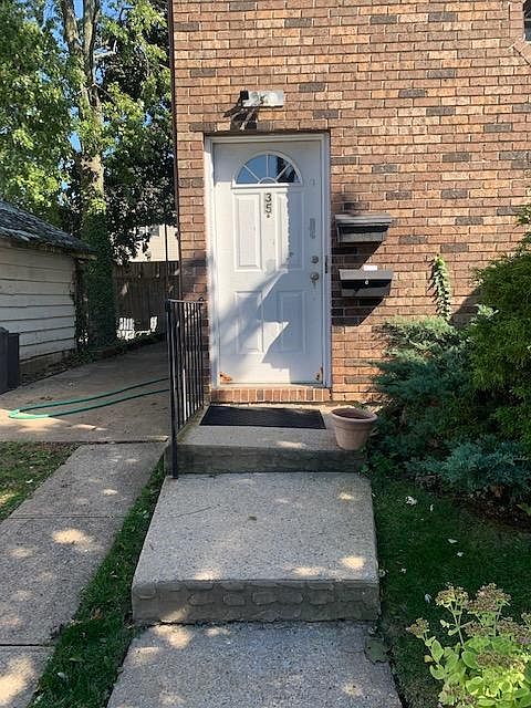 1st image of 35 Seely Ln Floor 2