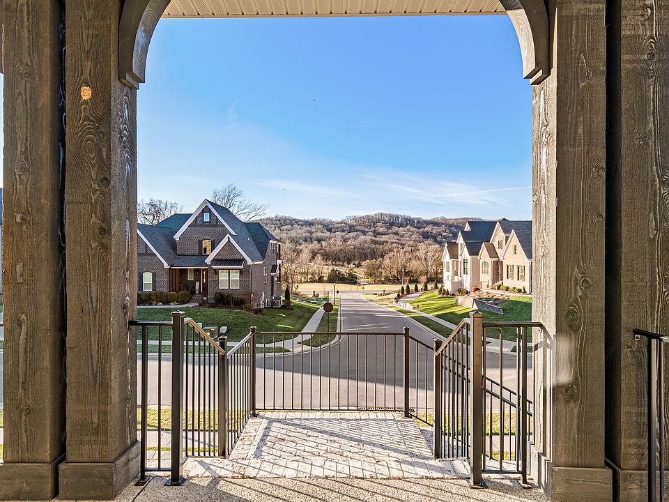 1st image of 612 Silva Ln