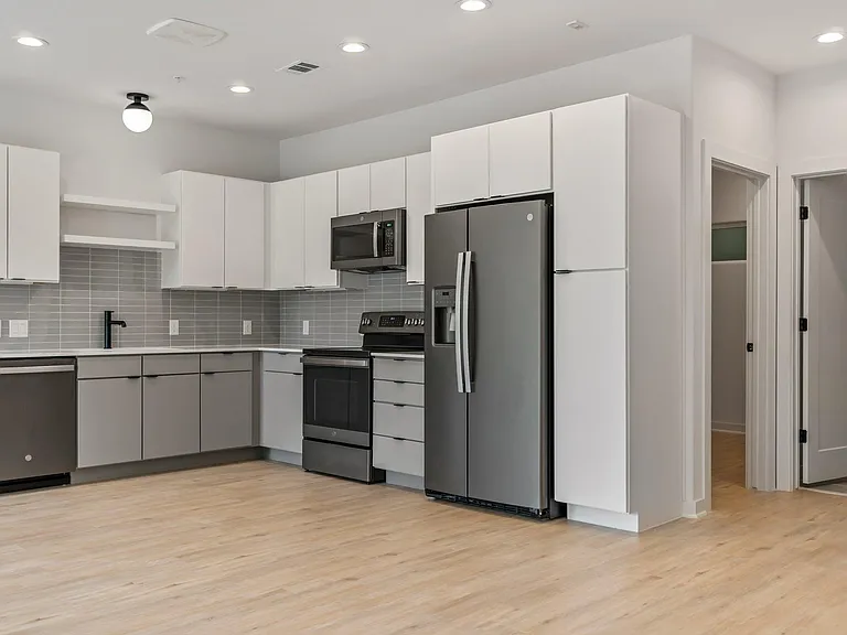100 W Mockingbird Ln — Photo 8