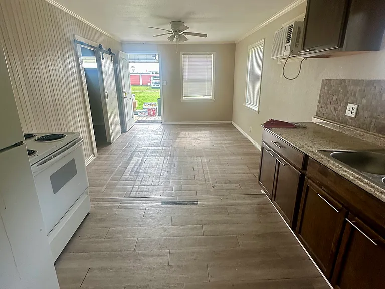 307 Mish Mash Mall Ln — Photo 4