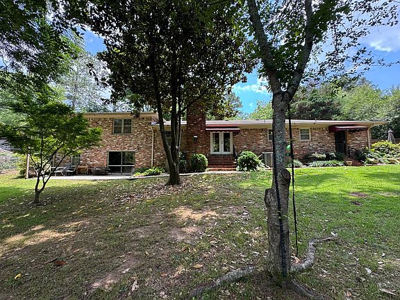 5th image of 605 Country Club Dr