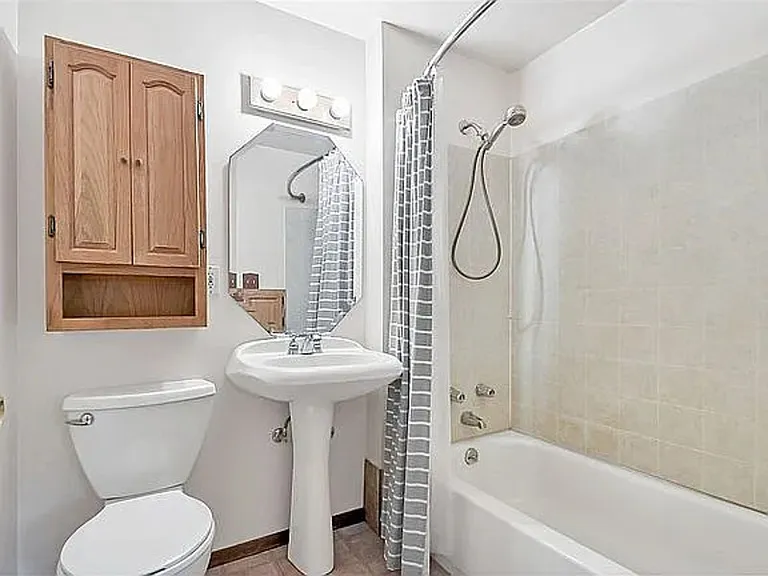 2217 Barberry Ln — Photo 15