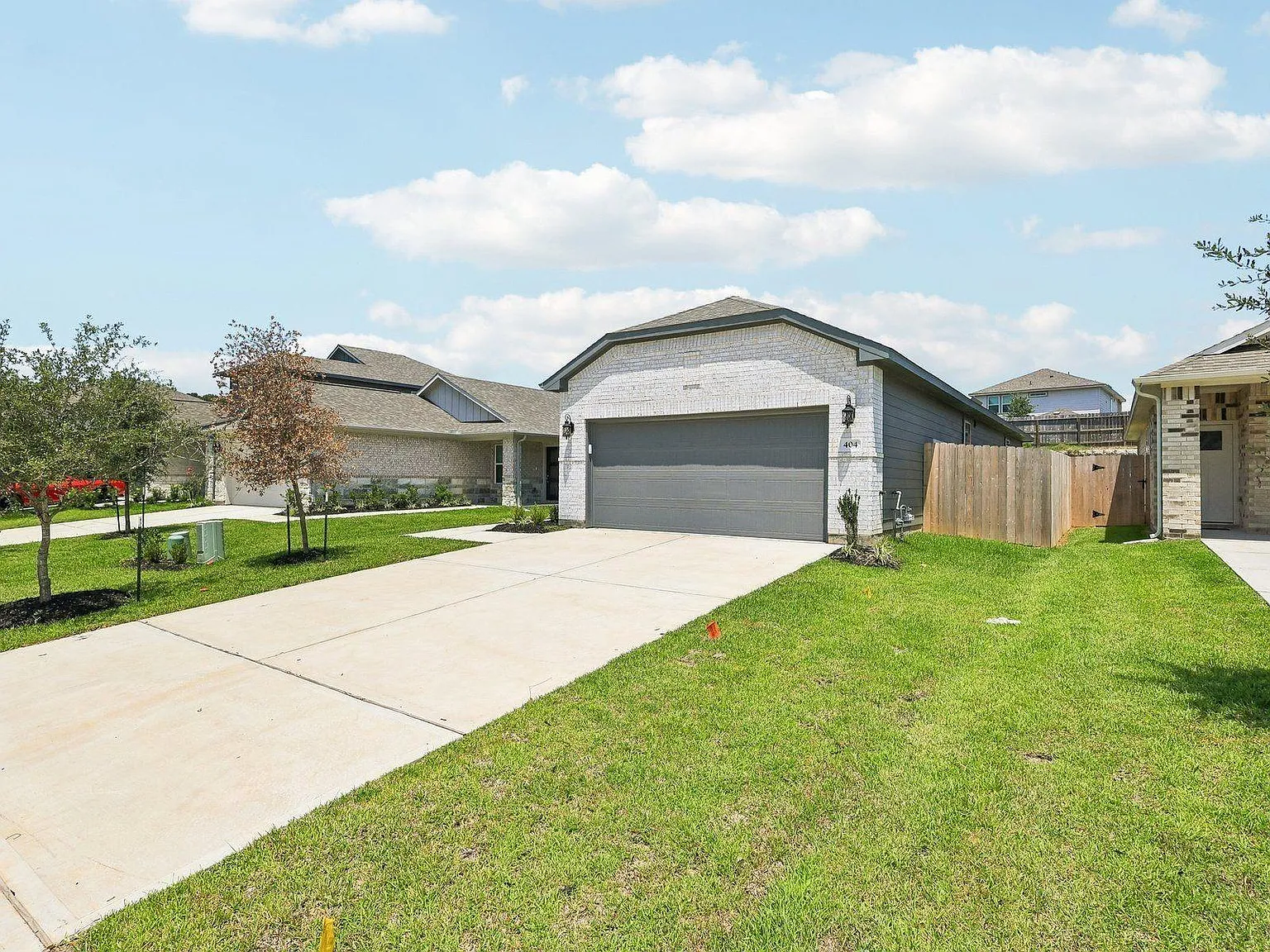 3 bed, 2.0 bath, 1426 sqft, $2,000 — Photo 1
