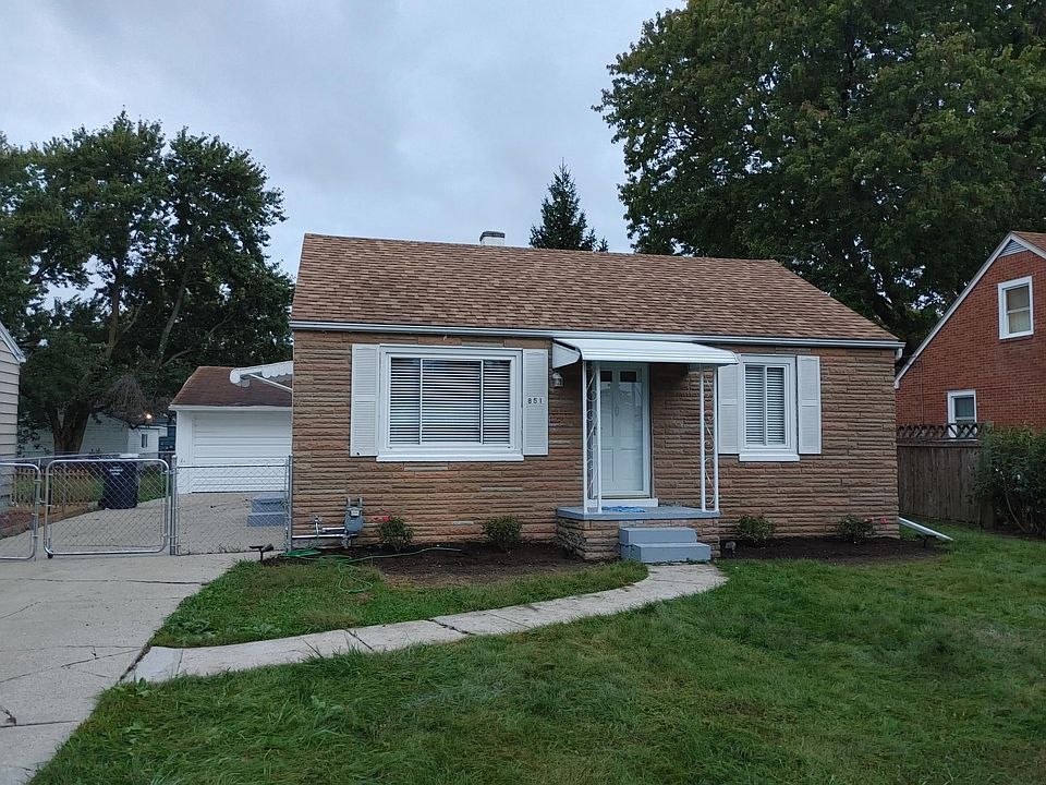 Home for RENT
Remodeled Maumee 2 Bedroom 
1 Full Bath, Full Basement and 
2 1/ 2 Car Garage and large fenced in back yard, with new landscaping