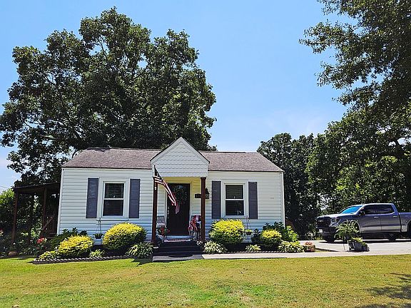 3rd image of 315 Oak St