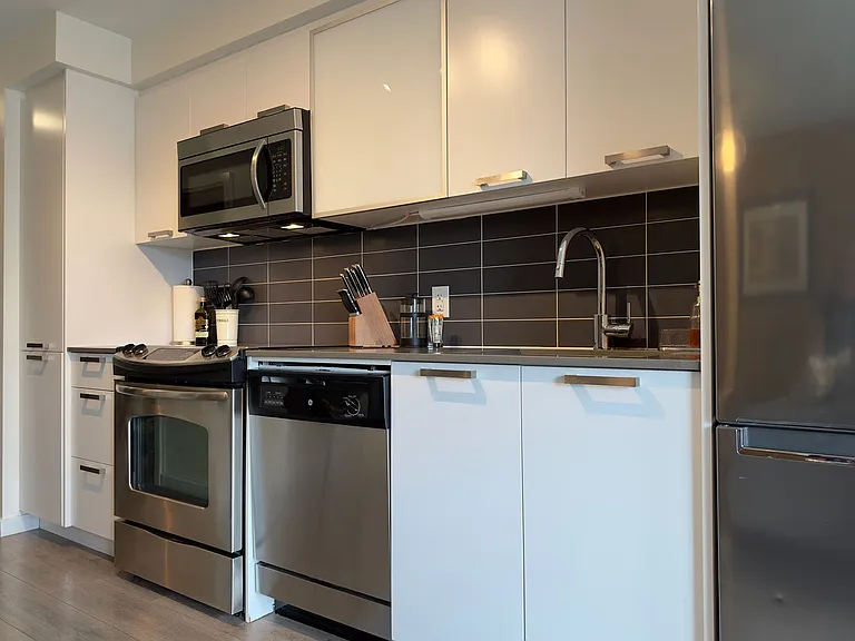 517 Fisgard St #312 — Photo 9