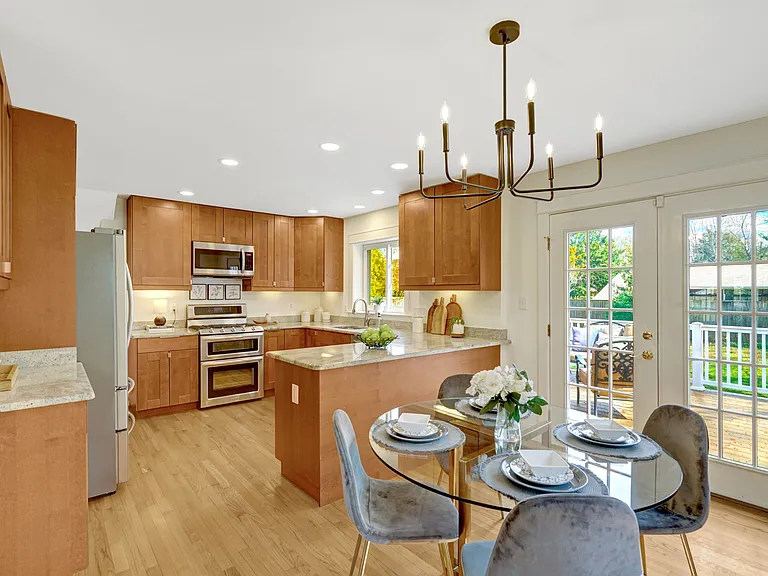1012 Croton Dr — Photo 5