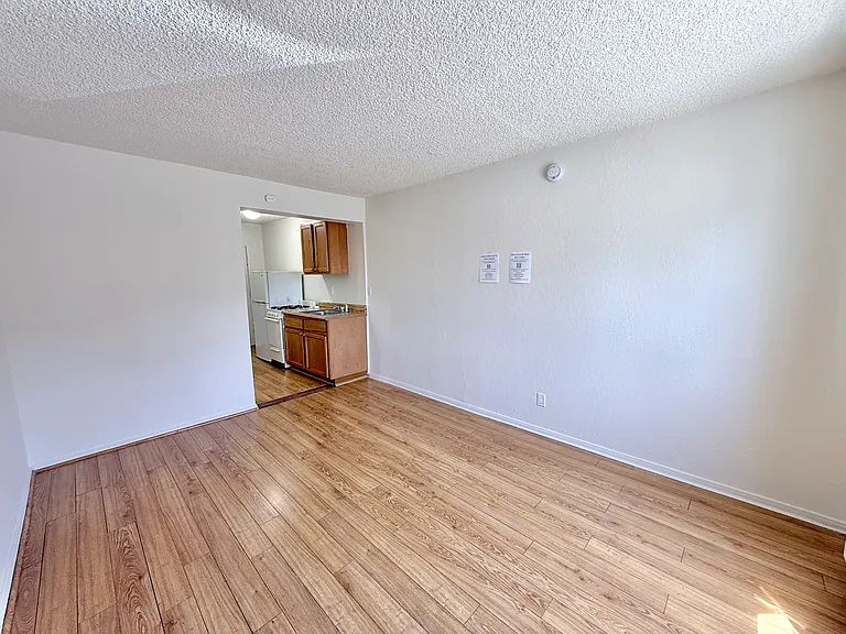 7535 Whitsett Ave #12 — Photo 11