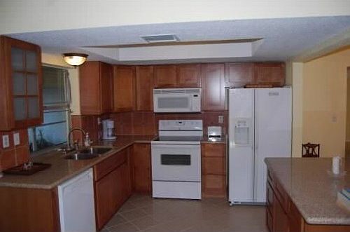 4th image of 4914 Umbrella Tree Ln