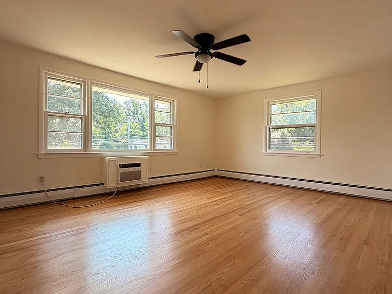 6 Clarendon Ave #3 — Photo 3